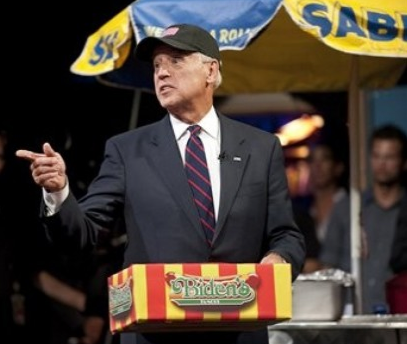 Joe Biden serves hot dogs to honor our troops Joe Biden serves hot dogs to honor our troops